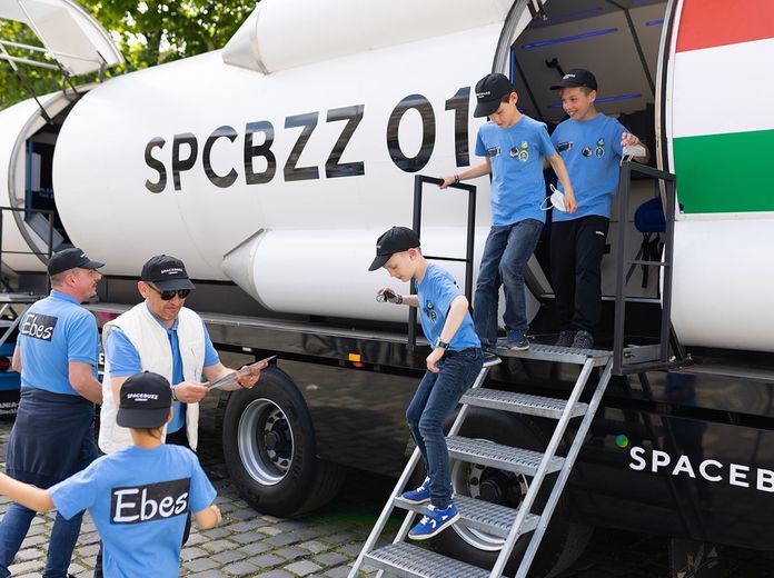 SpaceBuzz, lásd Te is úgy a Földet, ahogy az űrhajósok látják